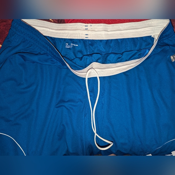 UA Loose Shorts - Picture 6 of 9